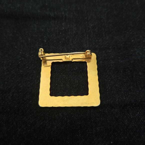 Gold Frame Square Pin! - Picture 3 of 4